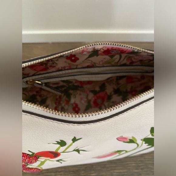 NEW Vera Bradley Roxbury Crescent Shoulder Bag - Picture 8 of 10